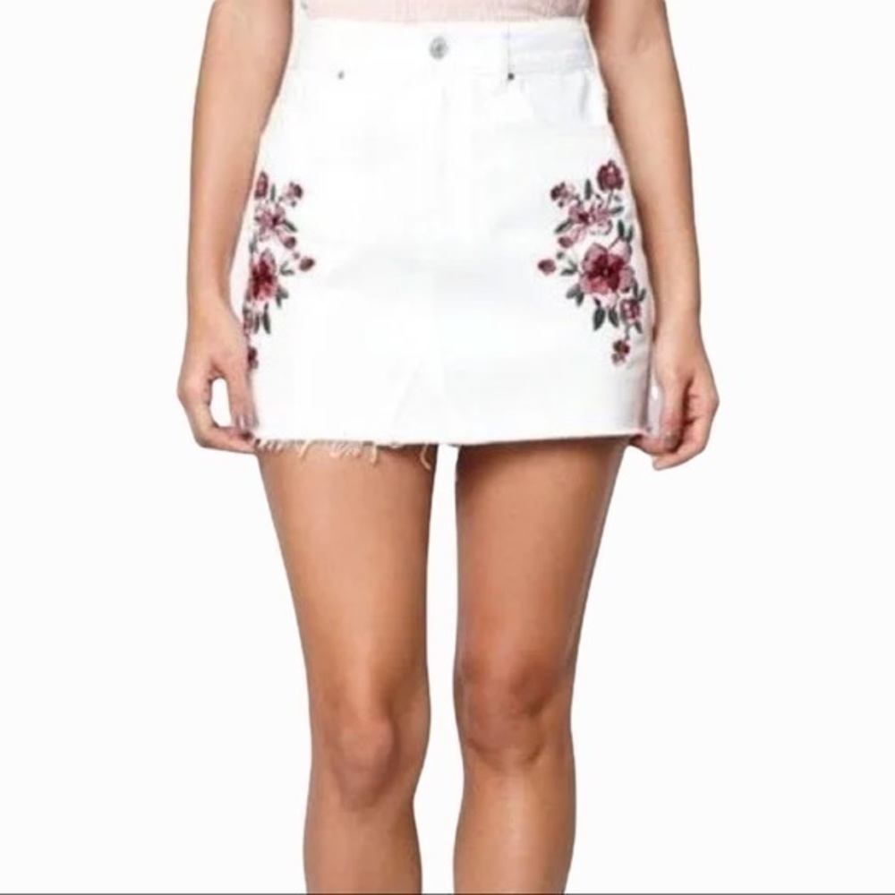 PACSUN white denim mini skirt floral embroidery size 26
